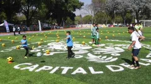 CDMX prepara la clase de futbol más grande del mundo