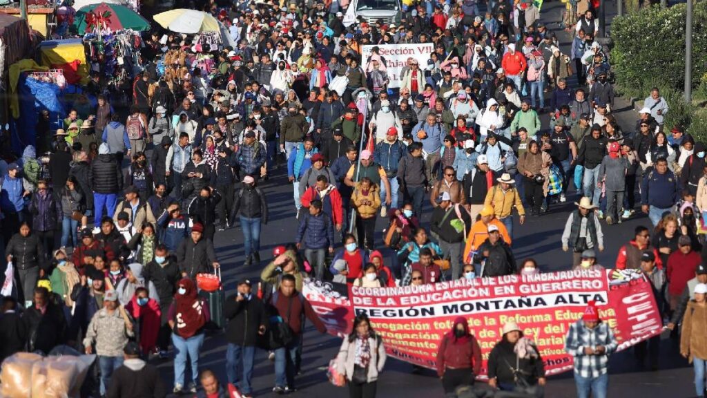 CNTE convoca paro nacional 18-20 de marzo y marcha del Ángel al Zócalo en CDMX rumbo a huelga nacional.