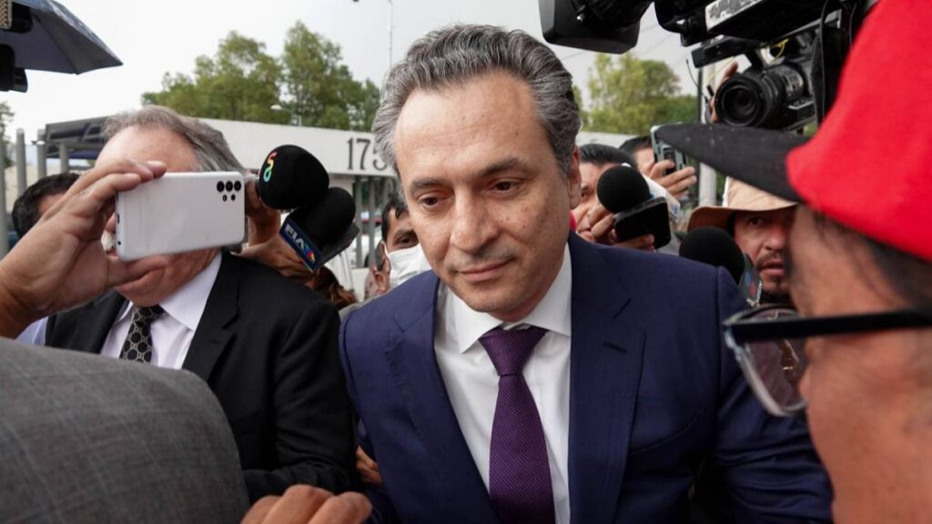 Emilio Lozoya deberá pagar a periodista por daño moral.