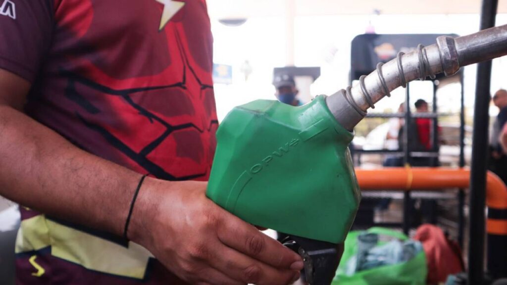 Profeco recibe denuncia por venta incompleta de litros de gasolina.