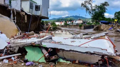 A 17 meses del paso del huracán John, damnificados acusan trato desigual en apoyos federales