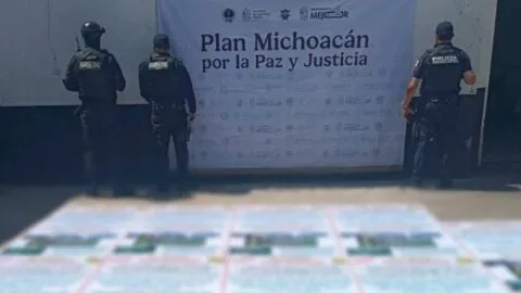 Descubren y retiran nueve narcomantas en Puruándiro, Michoacán