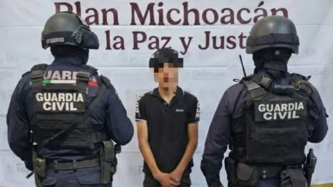 Detienen a adolescente por quemar coches tras muerte del "Mencho" en Michoacán