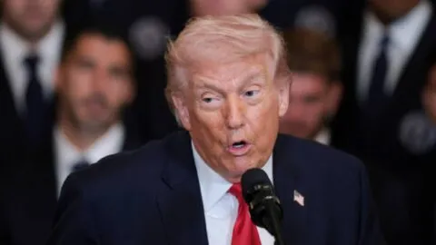 Cuba “es cuestión de tiempo”, advierte Trump; quiere “acabar primero con Irán”