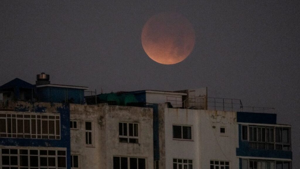 El eclipse se vislumbró en La Habana, Cuba.