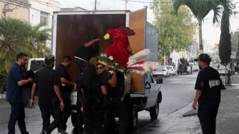 Efectivos federales custodian funeraria y cementerio privados en Guadalajara por presunto funeral del "Mencho"
