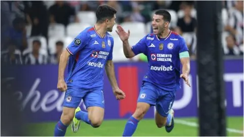 Cruz Azul se lleva la victoria en Monterrey y deja a Rayados con todo en contra
