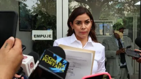 FGR detiene a Karina Barrón, funcionaria municipal de Monterrey, por cohecho y falsedad de declaraciones