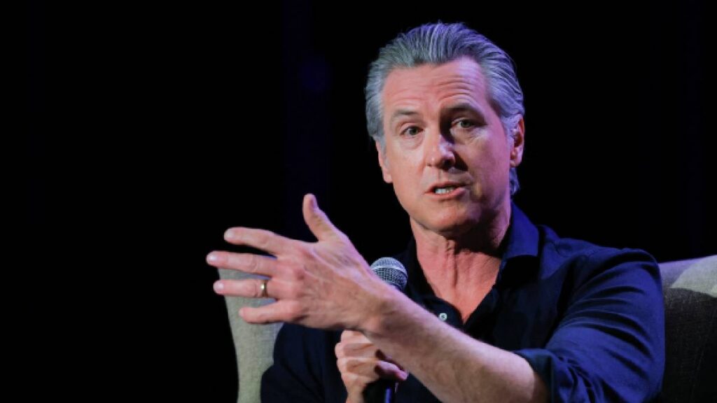 California refuerza vigilancia tras alerta del FBI por posible ataque con drones vinculado a Irán.