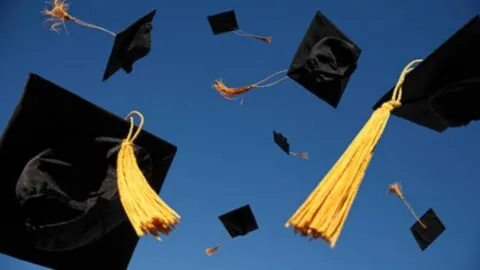 ¡Ahora en Veracruz! Colapsan gradas con estudiantes de la UV en Xalapa durante toma de foto