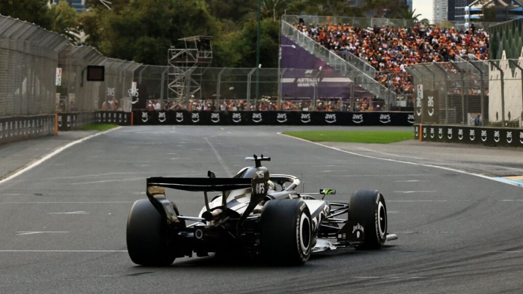 Checo Pérez 16° en el GP de Australia