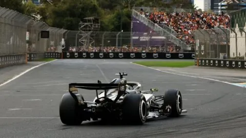 Checo Pérez debuta en Cadillac con un puesto 16 en el GP de Australia