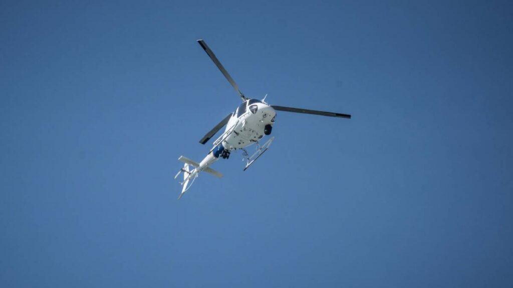 Alcalde llegó en helicóptero y generó polémica.