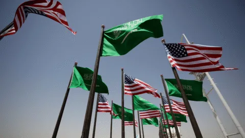 Arabia Saudí confirma incendio en embajada de Estados Unidos; fue atacada con drones por Irán