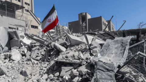 Irán reporta más de mil 200 muertos y 10 mil heridos tras ataques de Estados Unidos e Israel