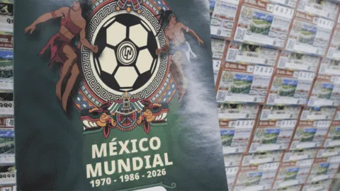 Coleccionista mexicano preserva tesoros de los Mundiales de México 70 y 86
