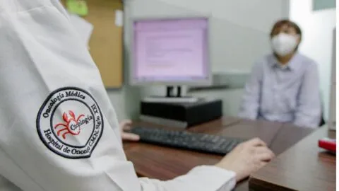 IMSS actualiza requisitos: usuarios deberán presentar CURP biométrica para estos trámites