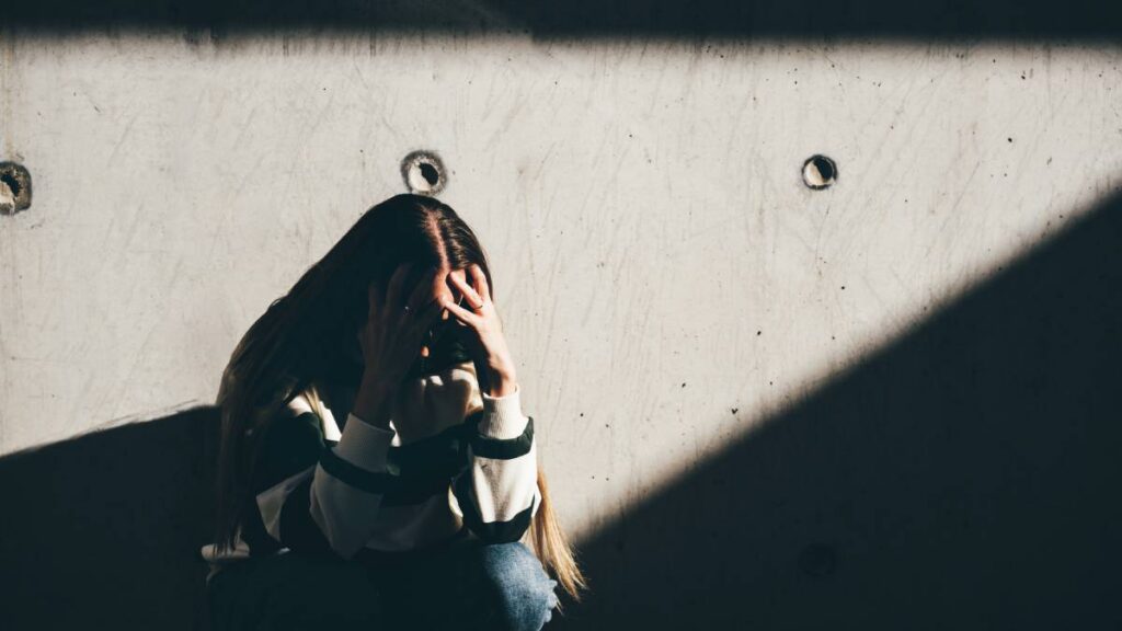 Investigan a exagente del Ministerio Público por andar con menor en Morelos.