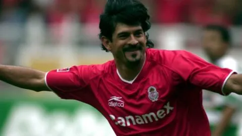 José Saturnino Cardozo, ídolo de los Diablos Rojos del Toluca, recibe la Presea Estado de México 2025