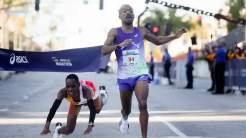 Final de infarto en el Maratón de Los Ángeles 2026: Nathan Martin gana por 0.01 segundos tras épica remontada; video