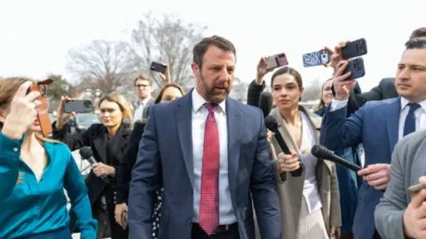 Del rancho al gabinete: él es Markwayne Mullin, el nuevo secretario de Seguridad Nacional de Trump