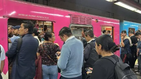 Caos en Línea 7 del Metro CDMX por retiro de tren; reportan estaciones saturadas