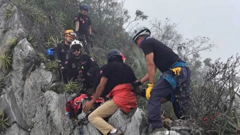 Cae 30 metros por buscar su dron en el Cerro de las Mitras en Monterrey