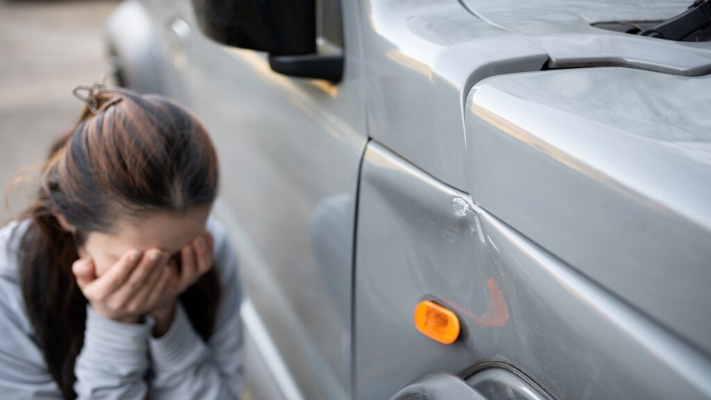 mujer-pide-ayuda-y-trata-de-lanzarse-de-camioneta-en-movimiento-en-tijuana