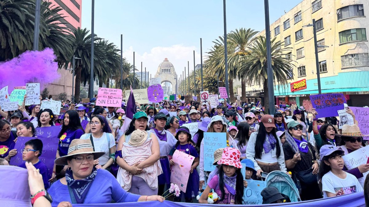 Marcha del 8M en CDMX congrega a mujeres en el Zócalo; testimonios ...