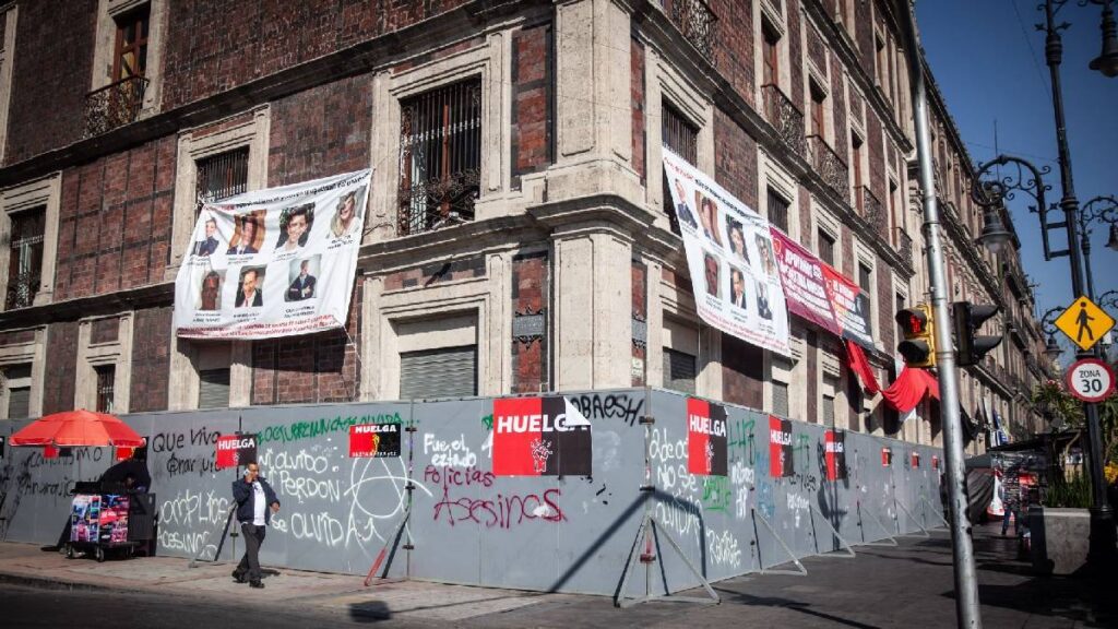 Huelga en Nacional Monte de Piedad cumple 5 meses; sindicato valora acudir a la SCJN tras amparo.