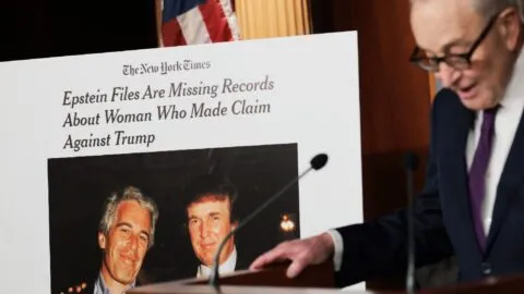 Nuevos documentos del caso Jeffrey Epstein señalan presunta agresión de Donald Trump a una mujer