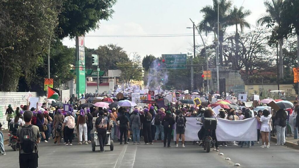 Más de 3 mil mujeres marchan en Oaxaca por el 8M para exigir justicia ante feminicidios