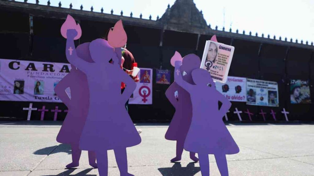 Claudia Sheinbaum confirma colocación de vallas en Palacio Nacional por marcha del 8 de marzo en Ciudad de México