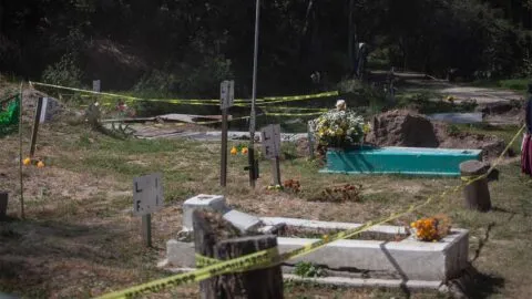 Recuperan 25 cuerpos en primera fase de excavaciones en Panteón Civil de Dolores