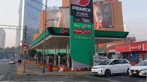 Precio de gasolina incrementaría en México por guerra en Irán, afirma experto; cuánto subiría