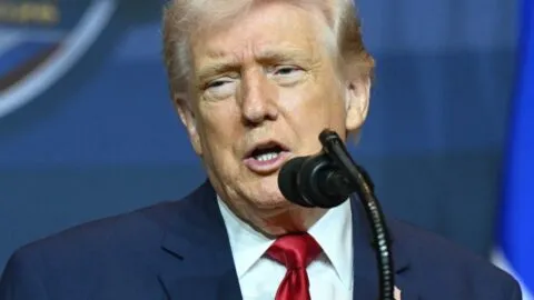 Trump reitera que “los cárteles gobiernan México” y critica postura de Sheinbaum