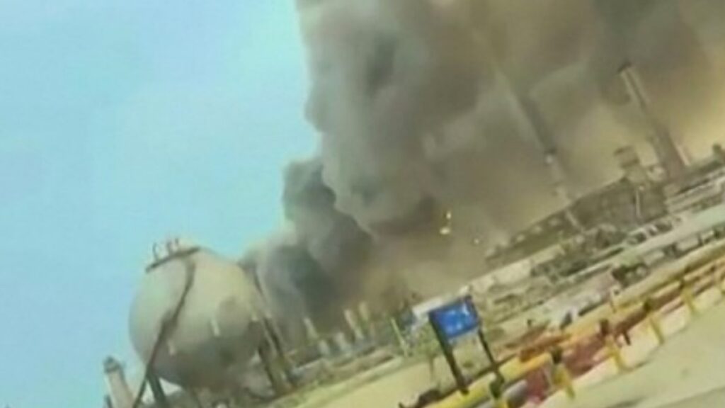 Incendio en refinería de Arabia Saudita