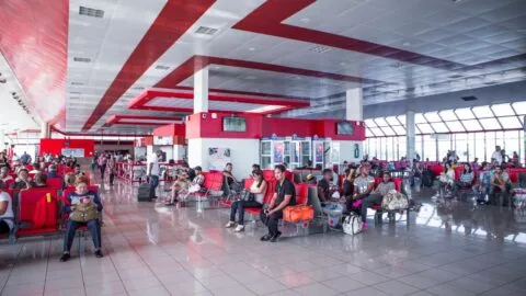 Se extiende la falta de combustible aéreo en Cuba, anuncia que tendrá queroseno hasta el 10 de abril
