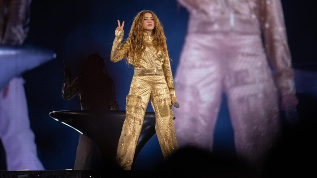 Shakira en el Zócalo de la CDMX hace historia; rompe récord y canta ante 400 mil fans