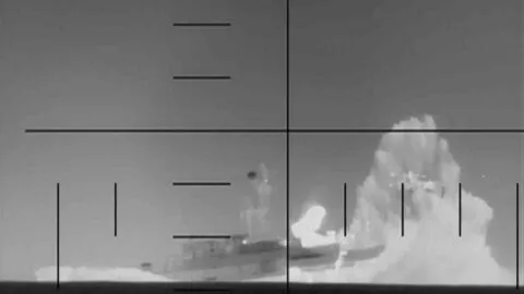 Video: Submarino de EE.UU. hunde buque de guerra iraní; reportan 87 fallecidos