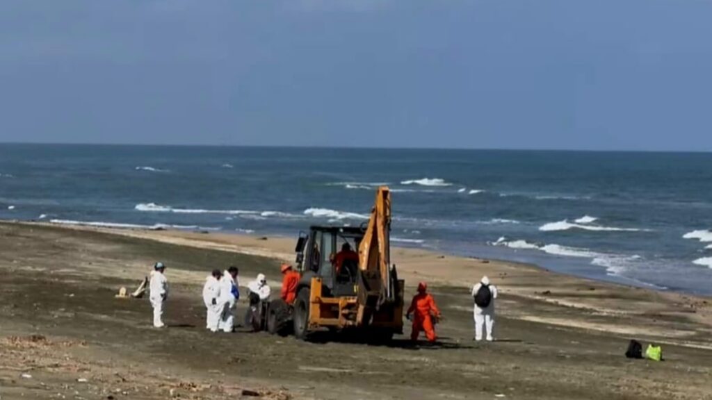 Tabasco anuncia que interpondrá denuncia ante la ASEA por presencia de crudo en playas de Paraíso