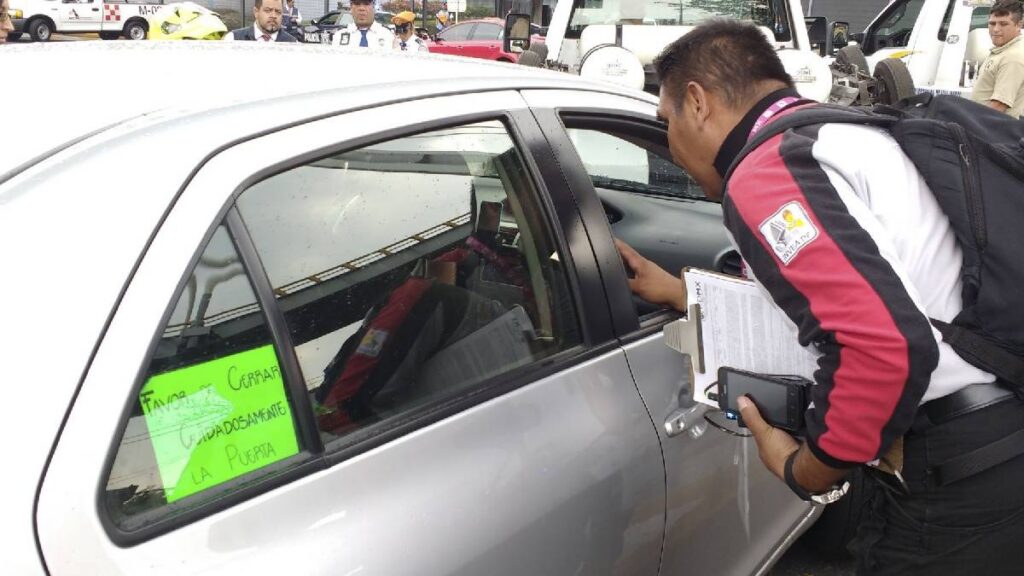 SICT afirma que Uber no tiene permiso para operar en aeropuertos pese a amparo.