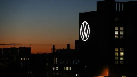Volkswagen despedirá a 50 mil trabajadores por autos chinos y aranceles de Trump