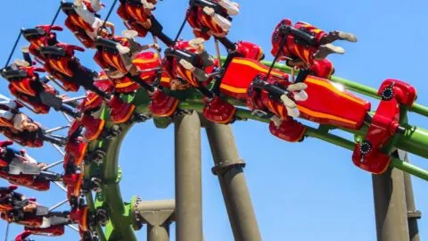 Accidente en la Feria de Sevilla: falla juego mecánico y deja 4 lesionados; video