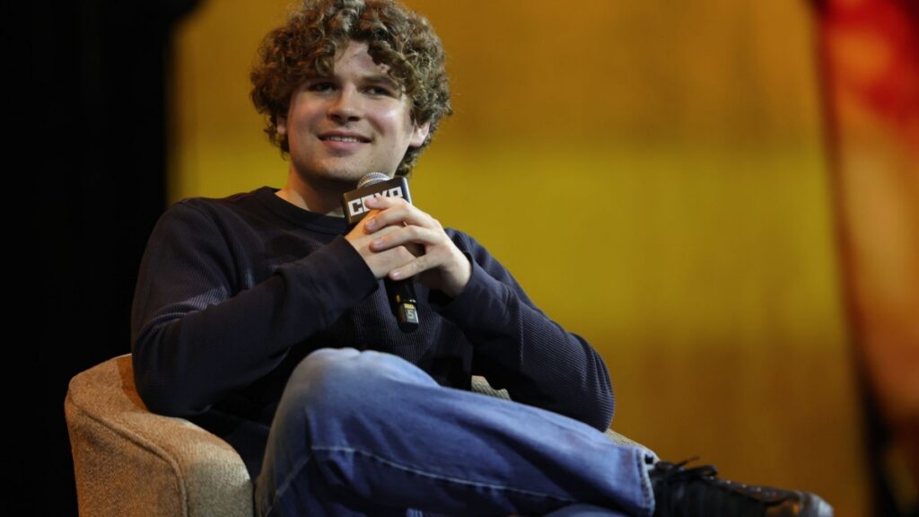 Kane Parsons presenta "Backrooms" en el CCXPMX26