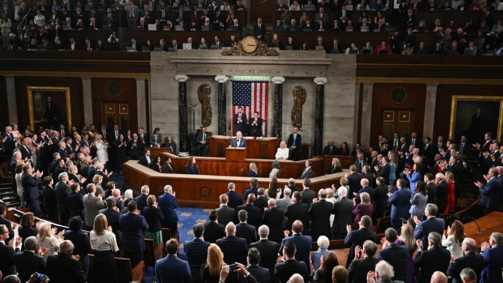 Piden Financiamiento para DHS; envían a Trump. AFP