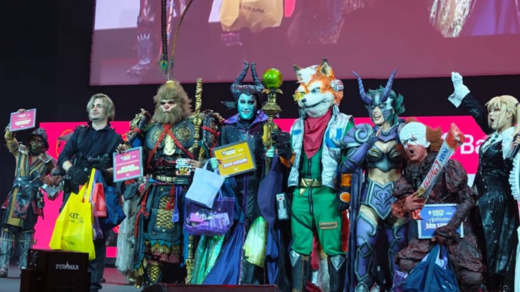 Disfraces de Cosplay en el CCXPMX26