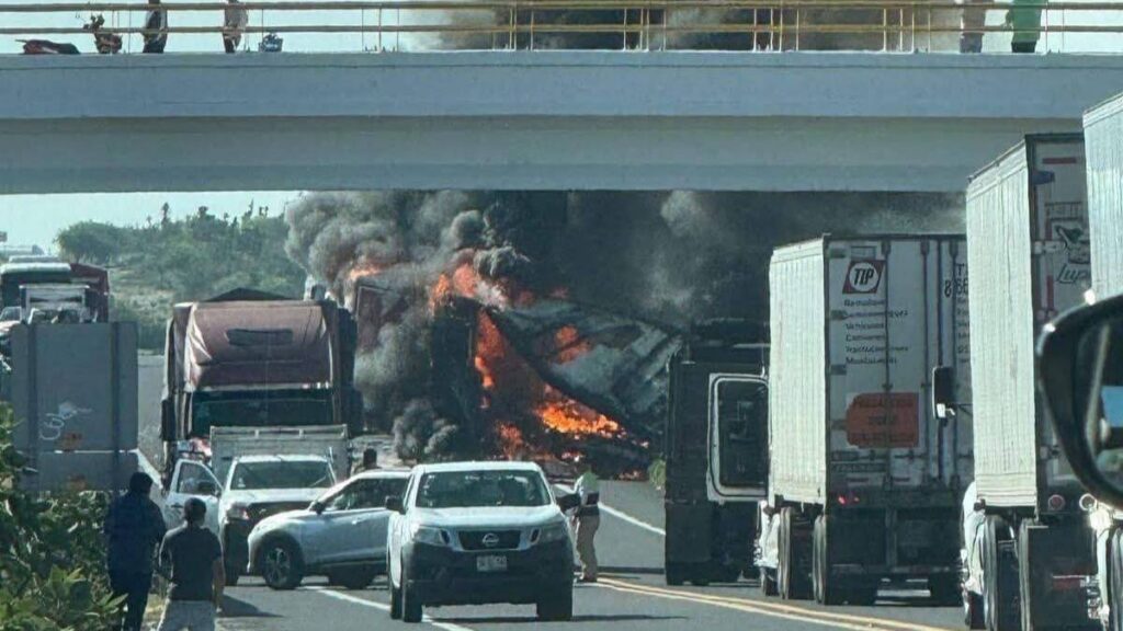 chocan-traileres-en-la-autopista-cuacnopalan-oaxaca-un-muerto-y-2-lesionados