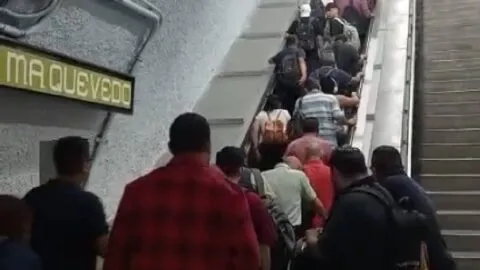 Se lesionan 11 personas en escalera eléctrica del Metro CDMX tras paro de emergencia