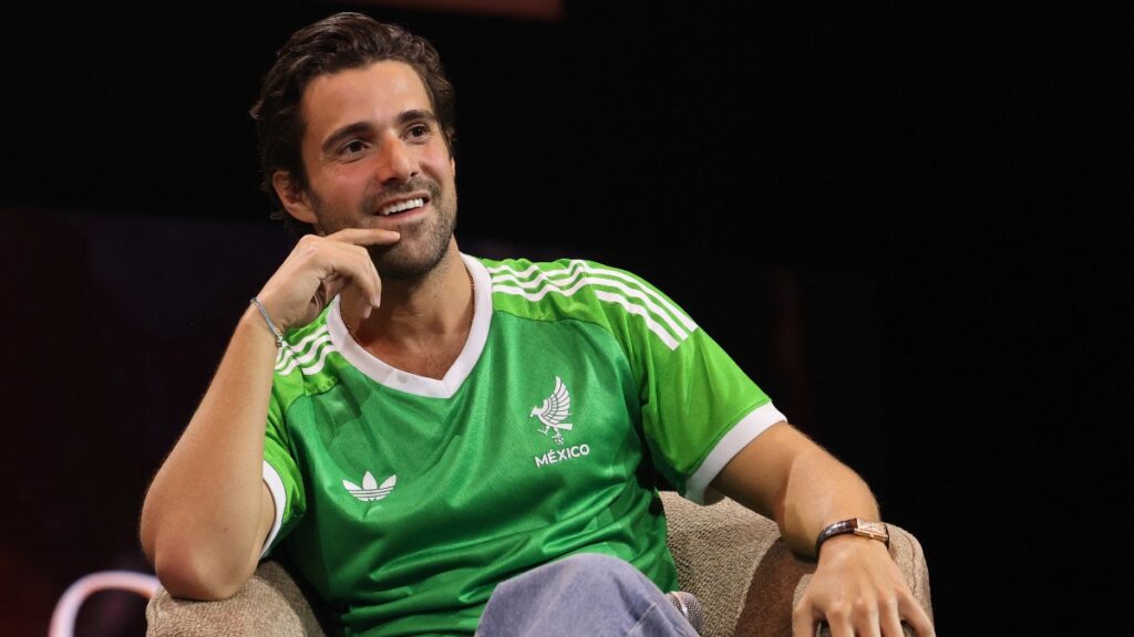 Fabien Frankel conquista CCXPMX26 al hablar en español y expresar su amor por México: “No hay una mejor ciudad en el mundo”